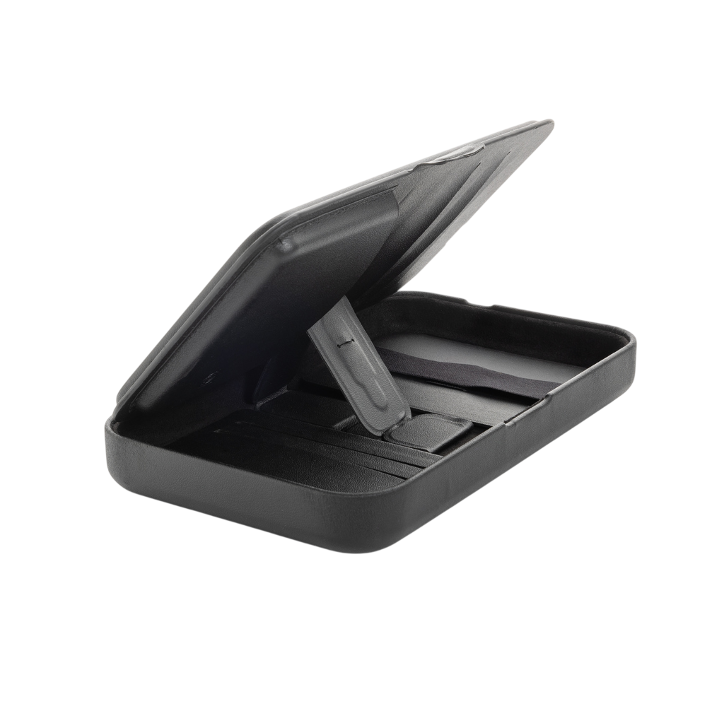 Swiss Peak RCS recycled travel case with 3 in 1 charger
