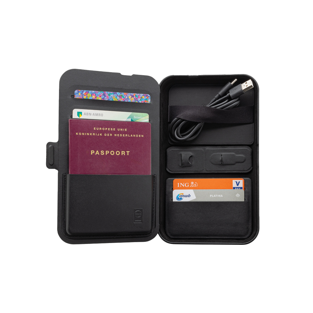 Swiss Peak RCS recycled travel case with 3 in 1 charger